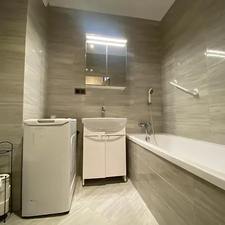 Ann Eesy Apartment *